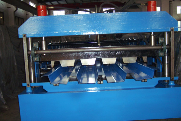 roof-deck-roll-forming-machine-1.jpg